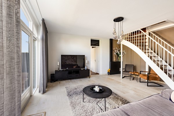 Foto - Verkocht onder voorbehoud: wonen aan het water met luxe, rust en een eigen aanlegsteiger!